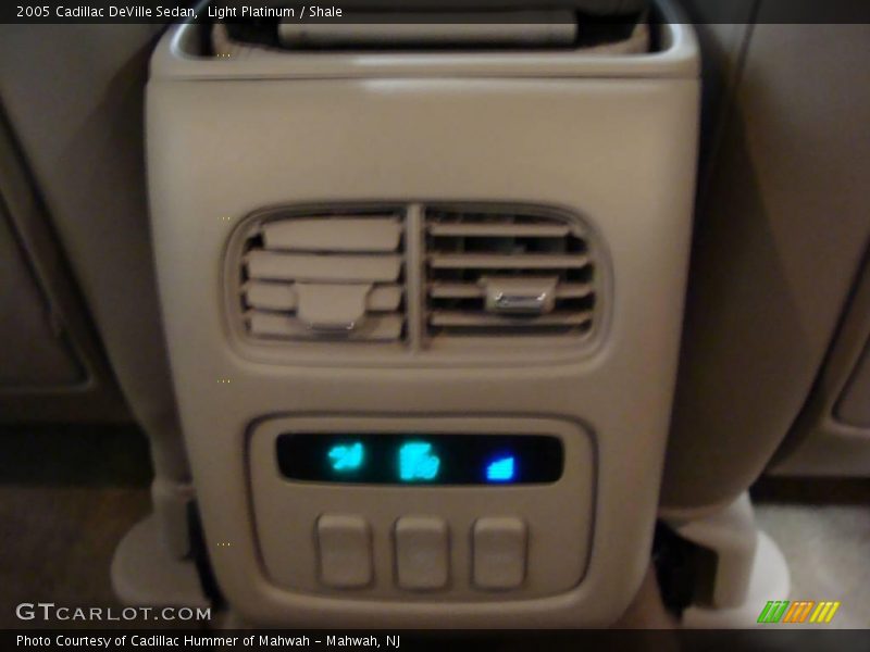 Light Platinum / Shale 2005 Cadillac DeVille Sedan