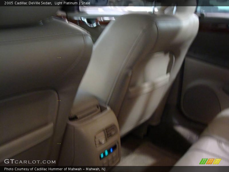 Light Platinum / Shale 2005 Cadillac DeVille Sedan