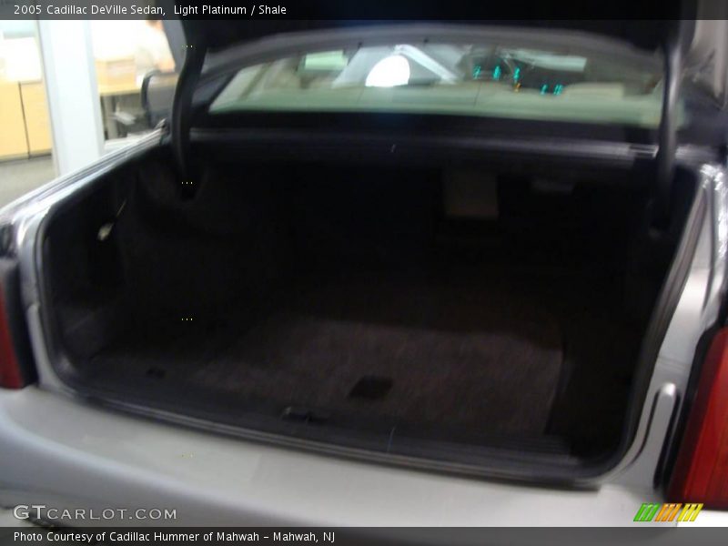 Light Platinum / Shale 2005 Cadillac DeVille Sedan
