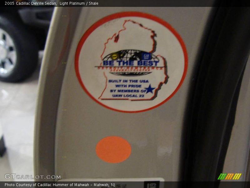 Light Platinum / Shale 2005 Cadillac DeVille Sedan
