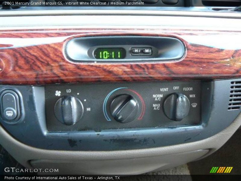 Vibrant White Clearcoat / Medium Parchment 2001 Mercury Grand Marquis GS