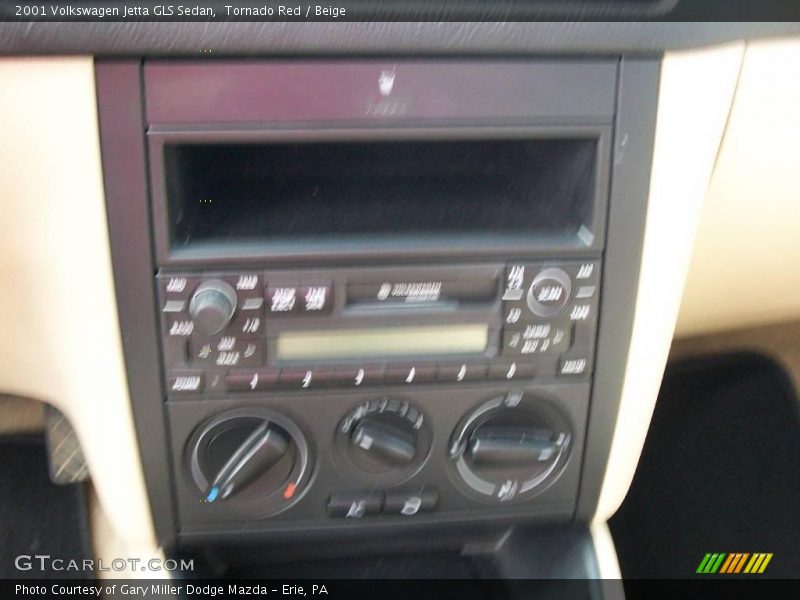 Tornado Red / Beige 2001 Volkswagen Jetta GLS Sedan