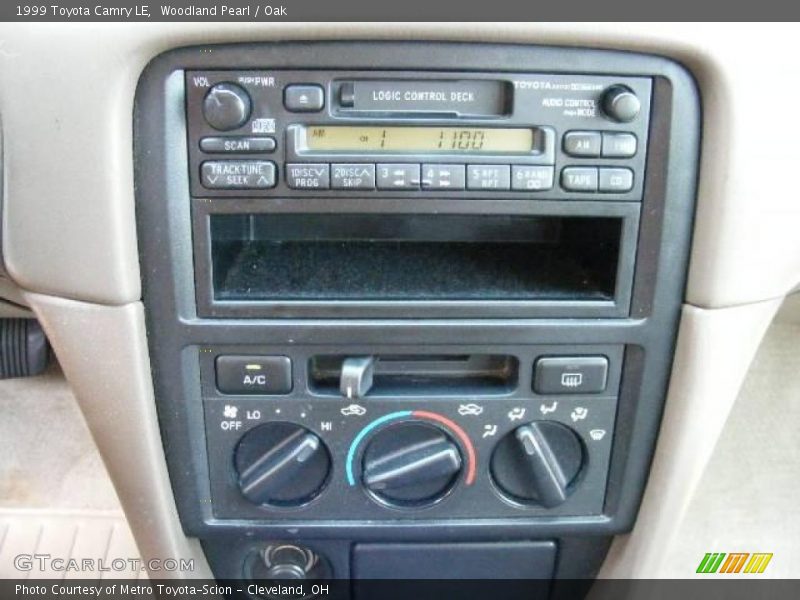 Woodland Pearl / Oak 1999 Toyota Camry LE