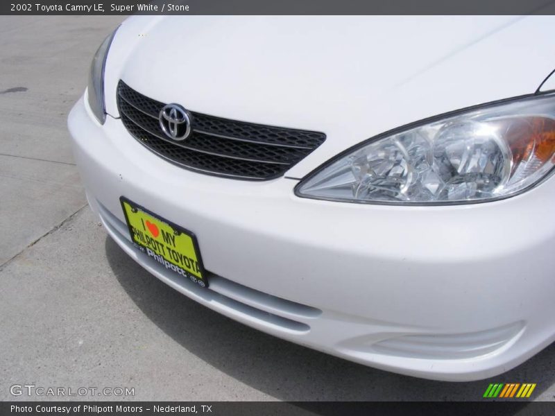 Super White / Stone 2002 Toyota Camry LE