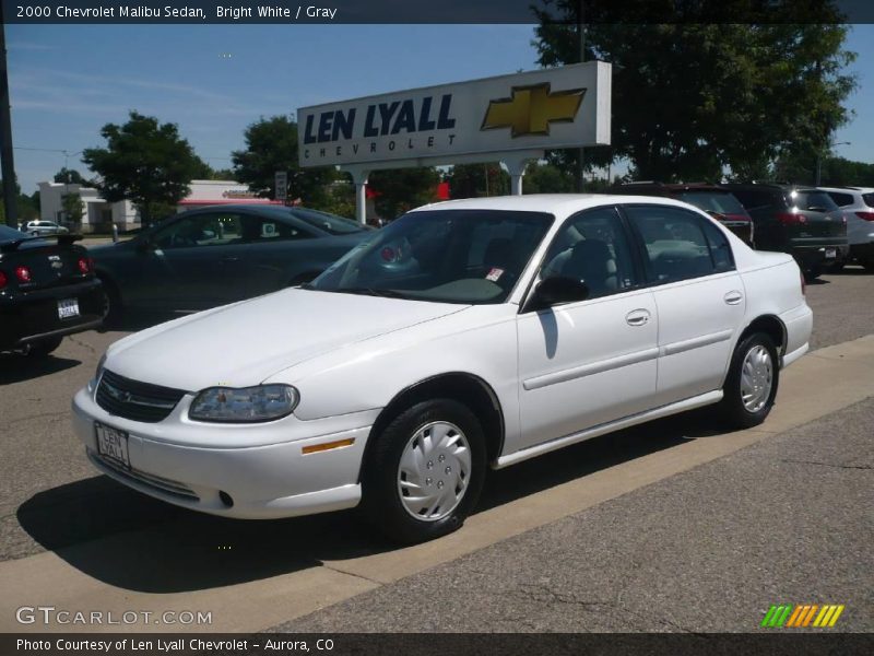 Bright White / Gray 2000 Chevrolet Malibu Sedan