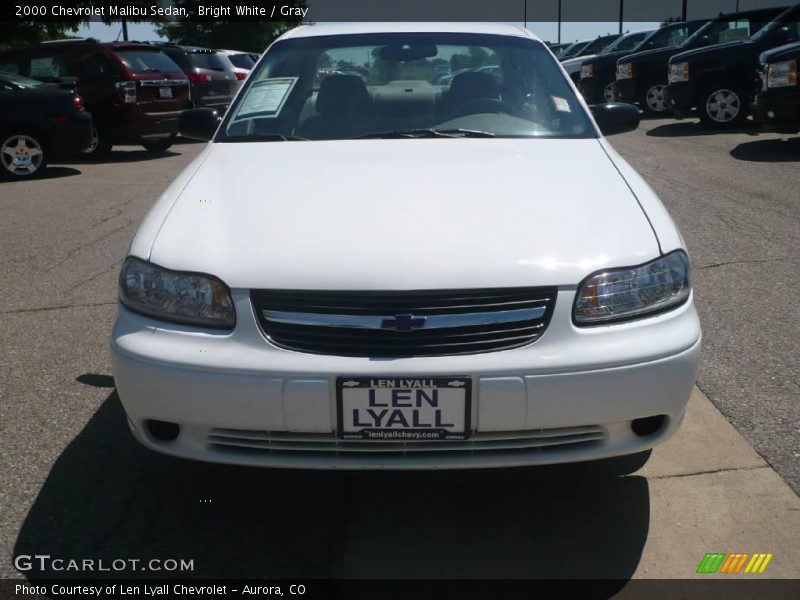 Bright White / Gray 2000 Chevrolet Malibu Sedan