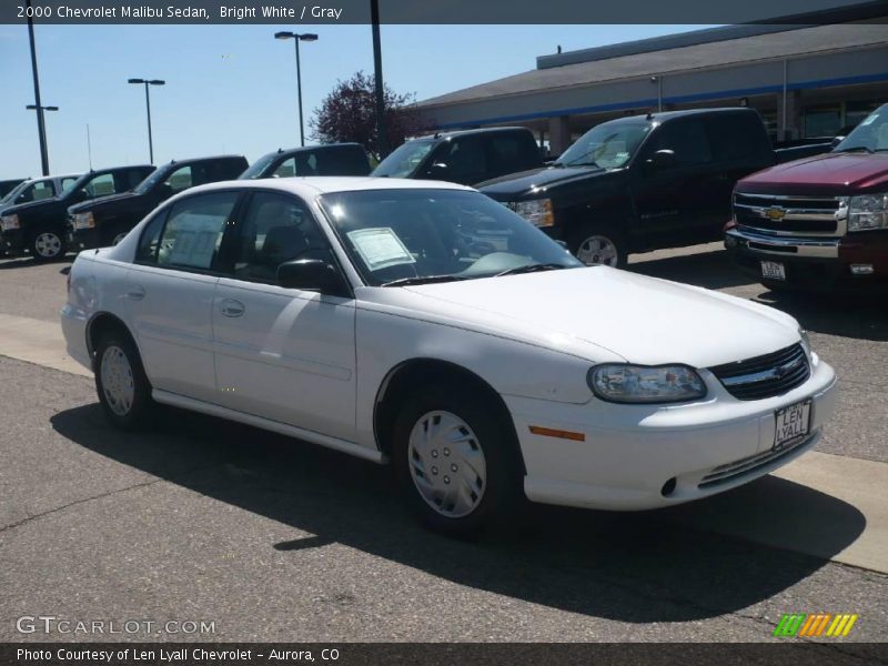 Bright White / Gray 2000 Chevrolet Malibu Sedan