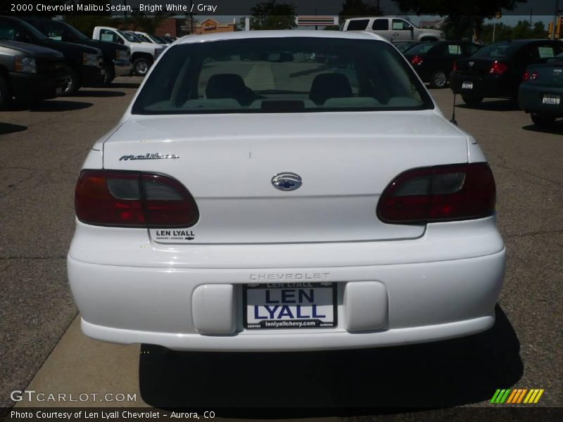 Bright White / Gray 2000 Chevrolet Malibu Sedan