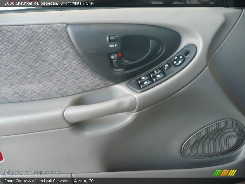 Bright White / Gray 2000 Chevrolet Malibu Sedan
