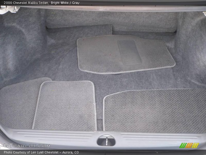 Bright White / Gray 2000 Chevrolet Malibu Sedan