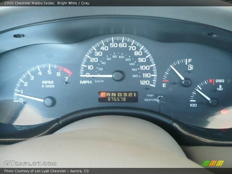 Bright White / Gray 2000 Chevrolet Malibu Sedan