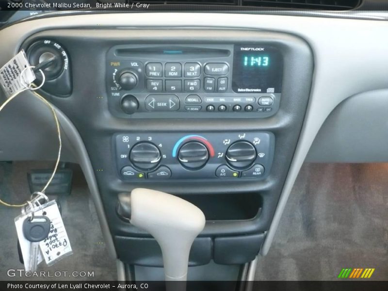Bright White / Gray 2000 Chevrolet Malibu Sedan