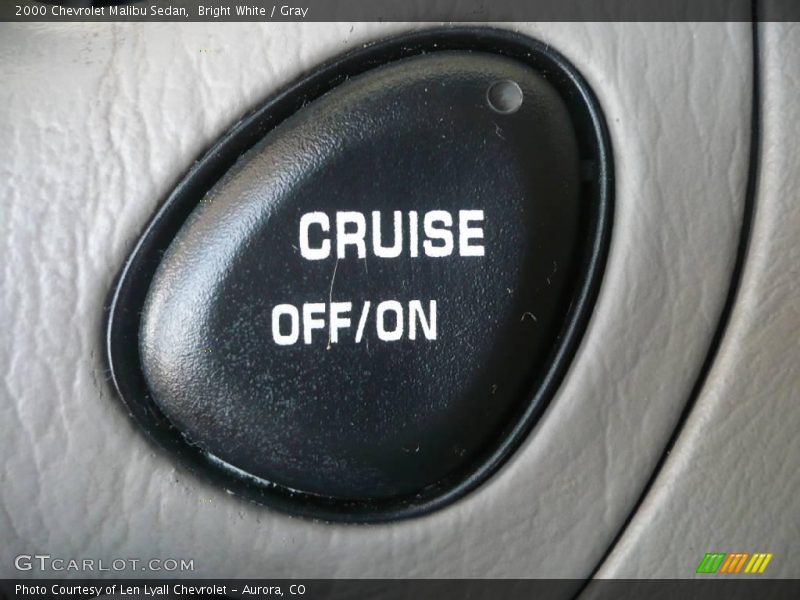 Bright White / Gray 2000 Chevrolet Malibu Sedan