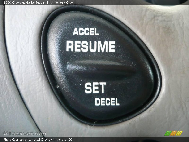 Bright White / Gray 2000 Chevrolet Malibu Sedan