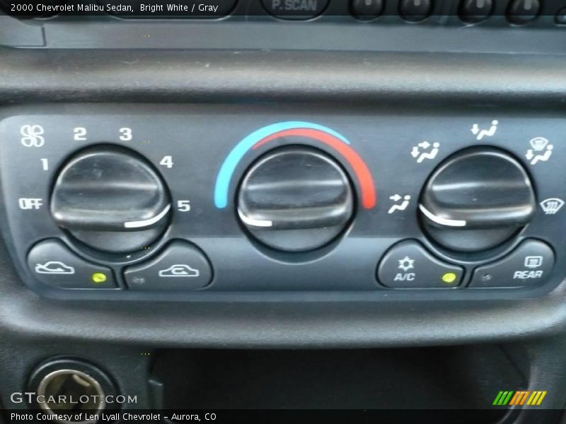 Bright White / Gray 2000 Chevrolet Malibu Sedan