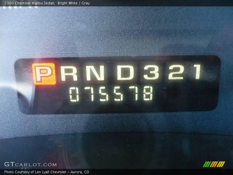 Bright White / Gray 2000 Chevrolet Malibu Sedan