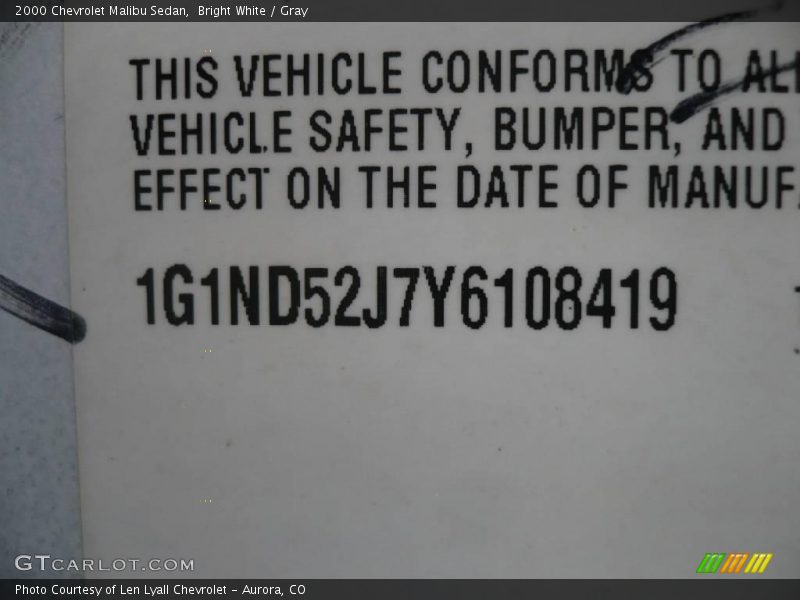 Bright White / Gray 2000 Chevrolet Malibu Sedan