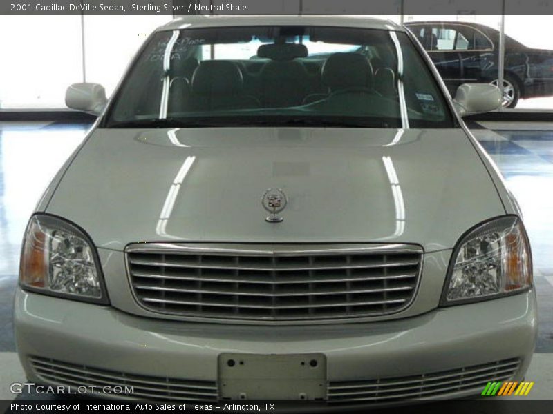 Sterling Silver / Neutral Shale 2001 Cadillac DeVille Sedan