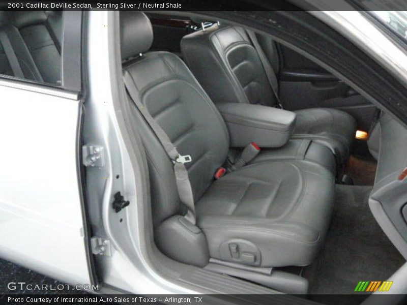 Sterling Silver / Neutral Shale 2001 Cadillac DeVille Sedan