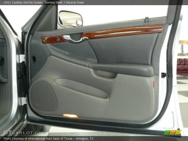 Sterling Silver / Neutral Shale 2001 Cadillac DeVille Sedan