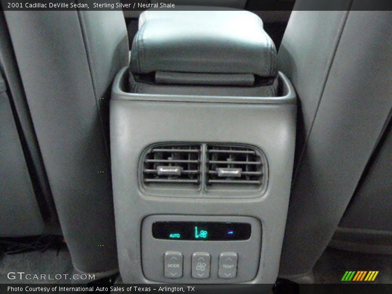 Sterling Silver / Neutral Shale 2001 Cadillac DeVille Sedan