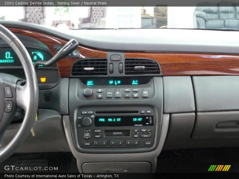 Sterling Silver / Neutral Shale 2001 Cadillac DeVille Sedan