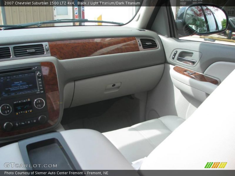Black / Light Titanium/Dark Titanium 2007 Chevrolet Suburban 1500 LTZ 4x4