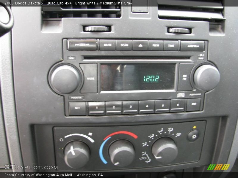 Bright White / Medium Slate Gray 2005 Dodge Dakota ST Quad Cab 4x4