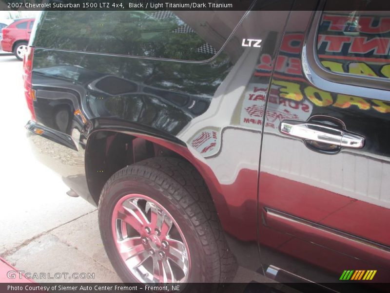 Black / Light Titanium/Dark Titanium 2007 Chevrolet Suburban 1500 LTZ 4x4