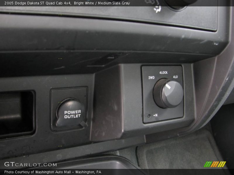 Bright White / Medium Slate Gray 2005 Dodge Dakota ST Quad Cab 4x4