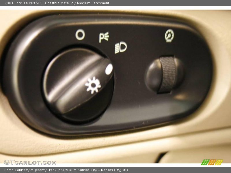 Chestnut Metallic / Medium Parchment 2001 Ford Taurus SES