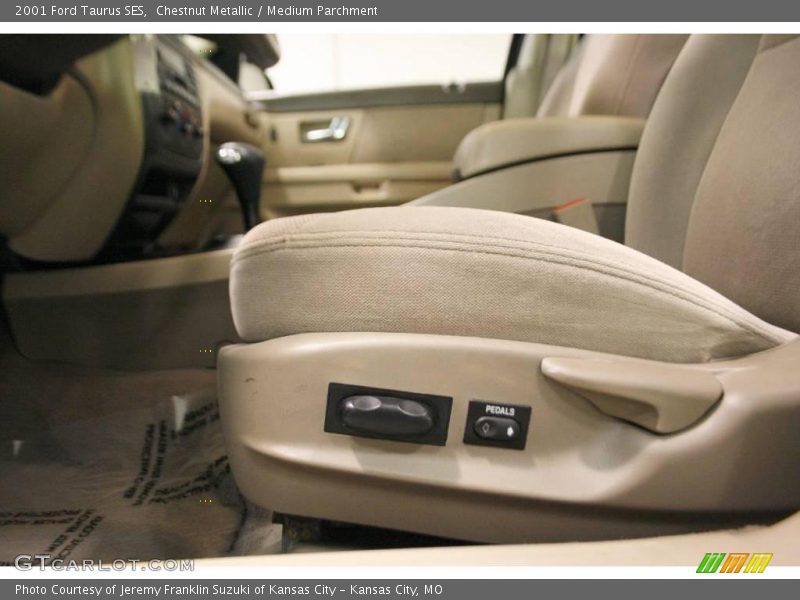 Chestnut Metallic / Medium Parchment 2001 Ford Taurus SES