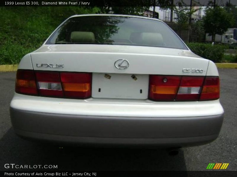 Diamond White Pearl / Ivory 1999 Lexus ES 300