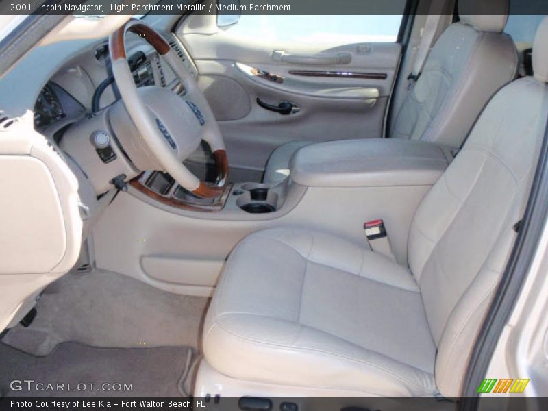 Light Parchment Metallic / Medium Parchment 2001 Lincoln Navigator