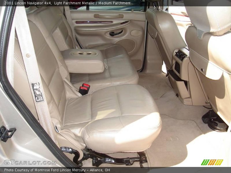 Light Parchment Metallic / Medium Parchment 2001 Lincoln Navigator 4x4