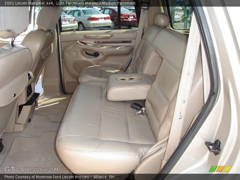 Light Parchment Metallic / Medium Parchment 2001 Lincoln Navigator 4x4
