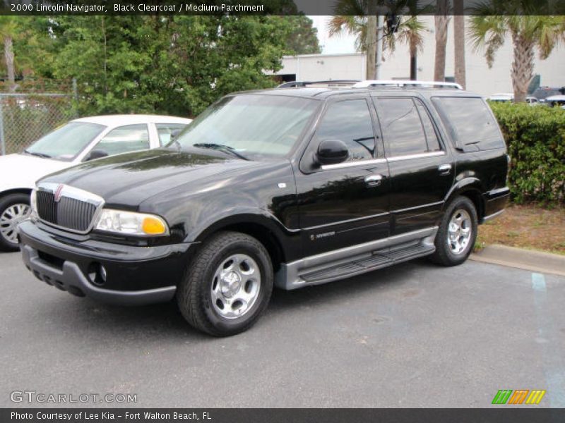 Black Clearcoat / Medium Parchment 2000 Lincoln Navigator