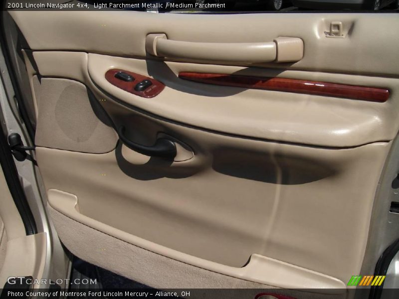Light Parchment Metallic / Medium Parchment 2001 Lincoln Navigator 4x4