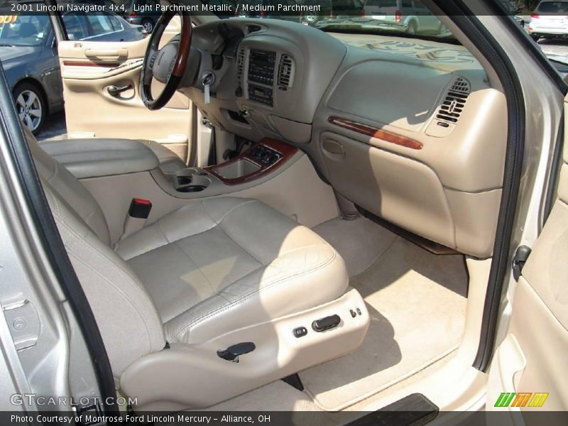 Light Parchment Metallic / Medium Parchment 2001 Lincoln Navigator 4x4