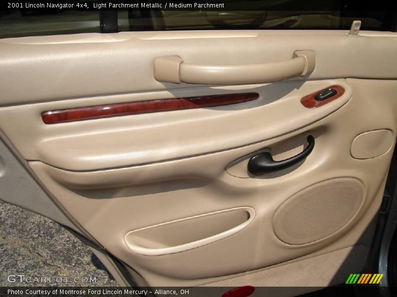 Light Parchment Metallic / Medium Parchment 2001 Lincoln Navigator 4x4
