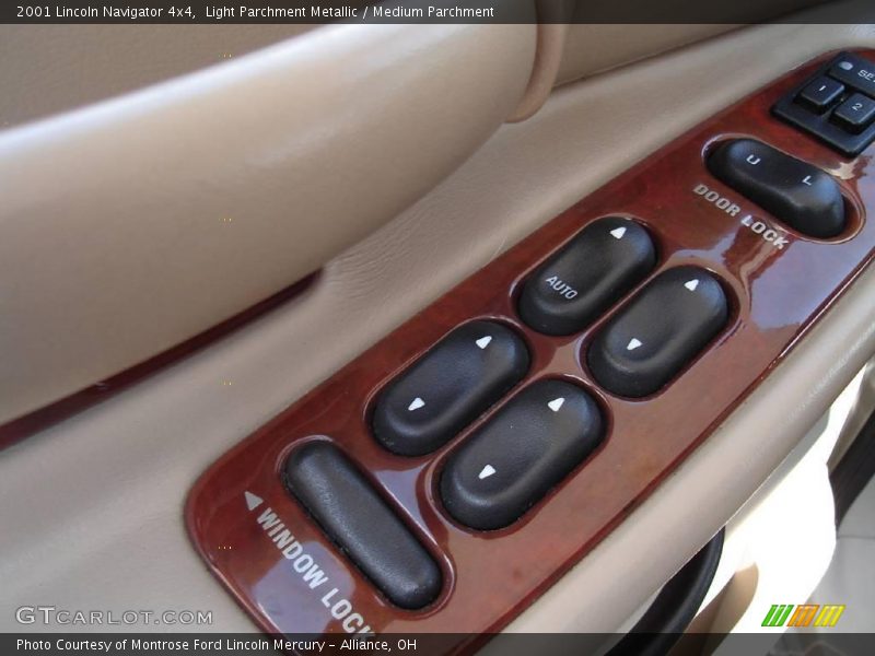 Light Parchment Metallic / Medium Parchment 2001 Lincoln Navigator 4x4