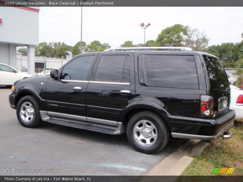 Black Clearcoat / Medium Parchment 2000 Lincoln Navigator