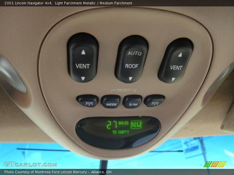 Light Parchment Metallic / Medium Parchment 2001 Lincoln Navigator 4x4