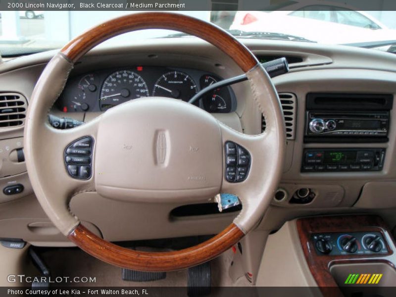 Black Clearcoat / Medium Parchment 2000 Lincoln Navigator
