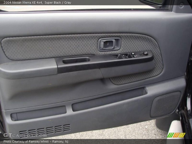 Super Black / Gray 2004 Nissan Xterra XE 4x4