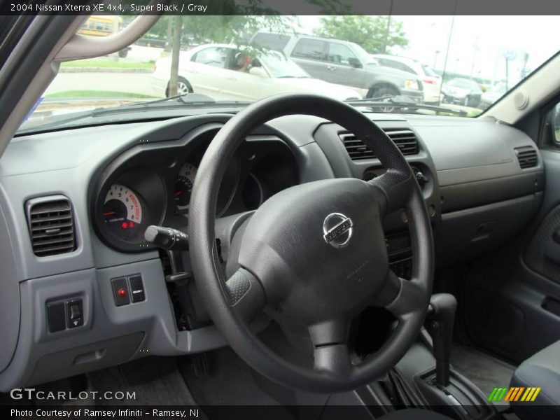 Super Black / Gray 2004 Nissan Xterra XE 4x4
