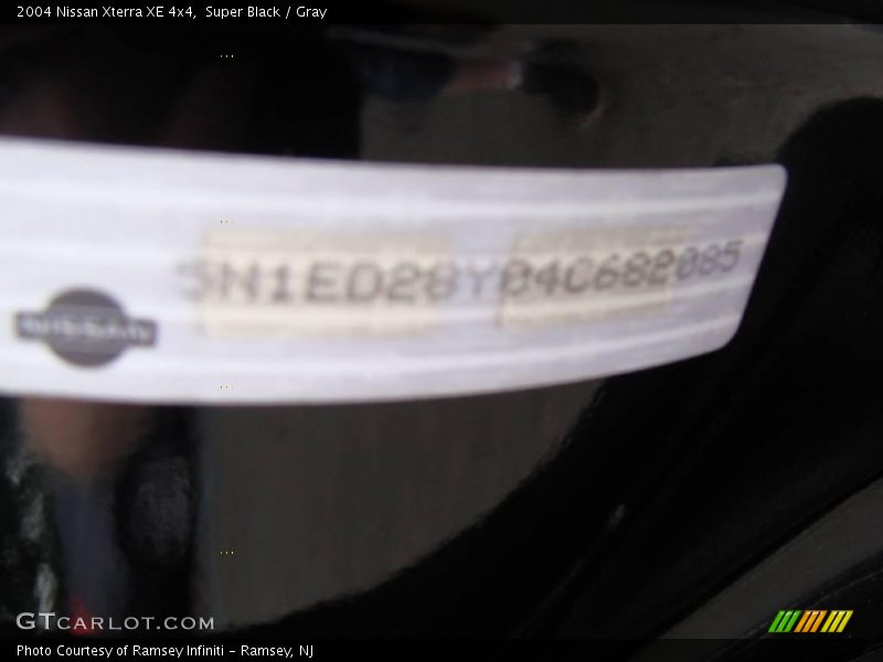 Super Black / Gray 2004 Nissan Xterra XE 4x4