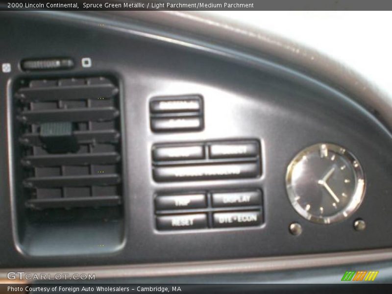 Spruce Green Metallic / Light Parchment/Medium Parchment 2000 Lincoln Continental