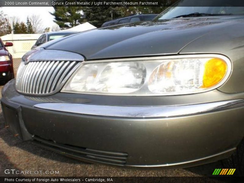 Spruce Green Metallic / Light Parchment/Medium Parchment 2000 Lincoln Continental