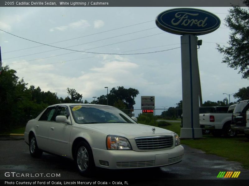 White Lightning / Cashmere 2005 Cadillac DeVille Sedan
